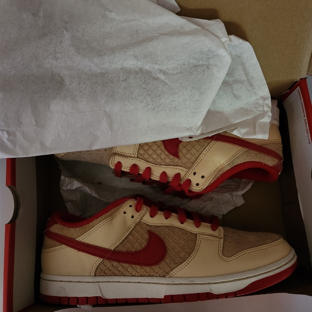 Nike Dunk Low Retro SE 'Strawberry Waffle' - Picture 8 of 8